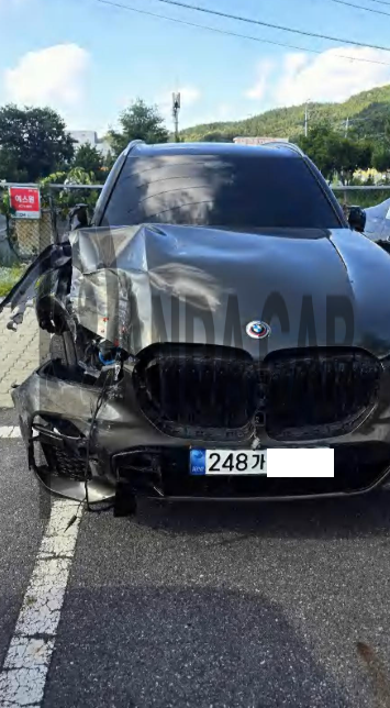 2022 BMW X5 xDrive40i, photograph 1