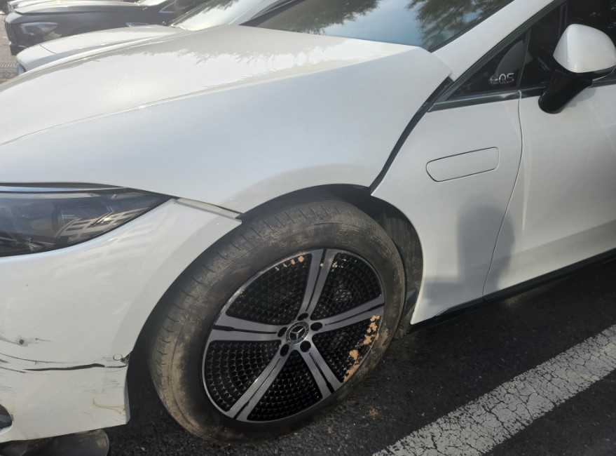 2022 Mercedes-Benz EQS350, photograph 4
