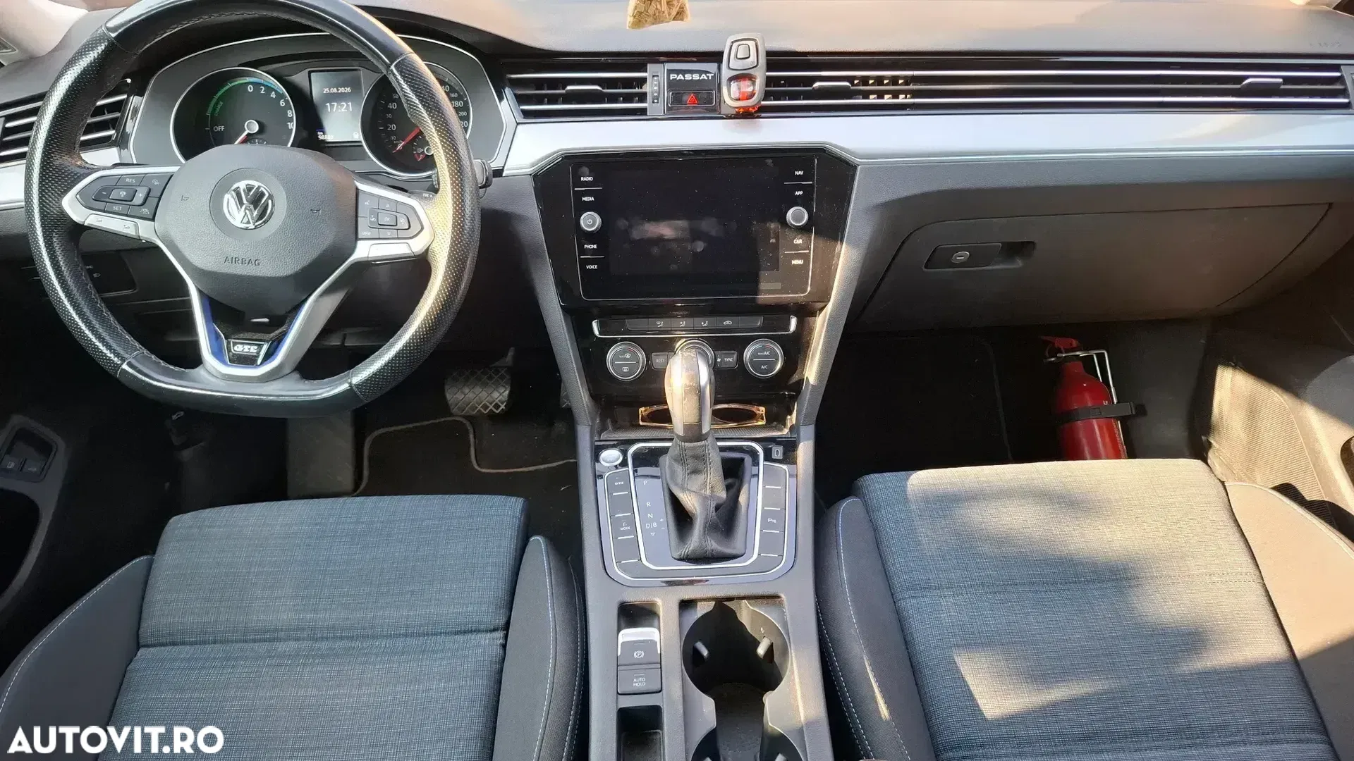 2020 Volkswagen Passat, photograph 5