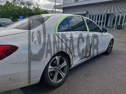 2018 Mercedes-Benz E300 4Matic, photograph 4