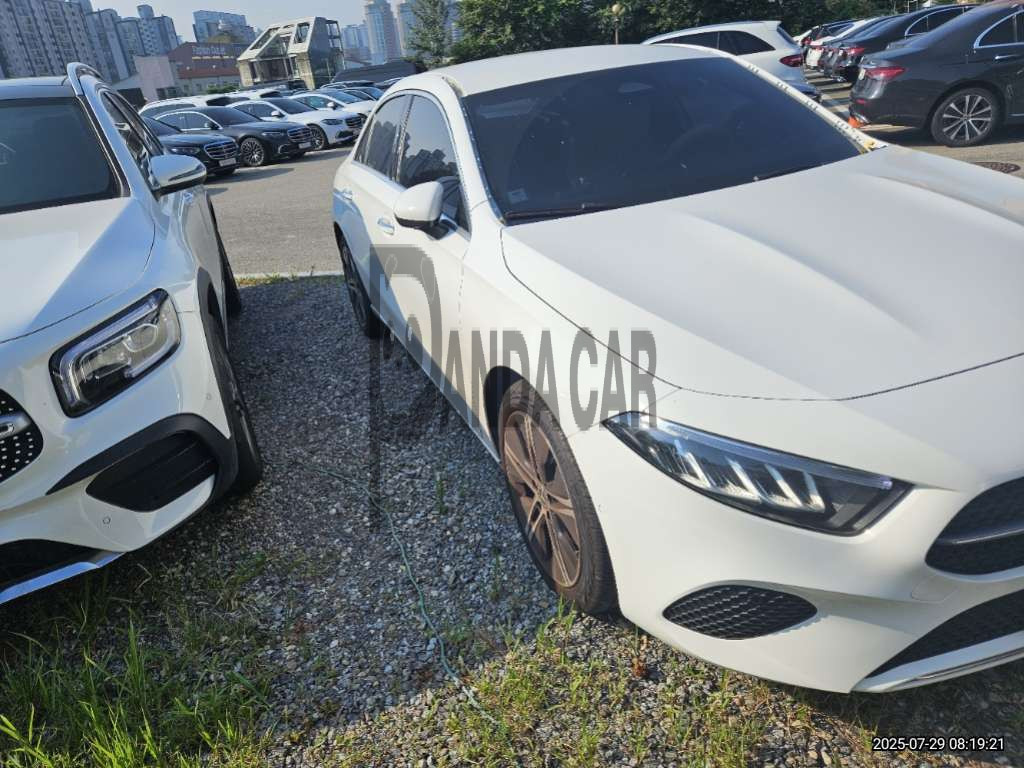 2024 Mercedes-Benz A 220 Sedan, photograph 2