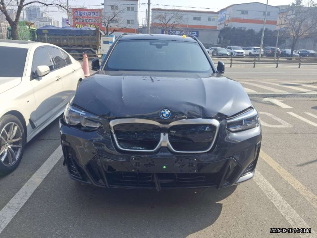2024 BMW iX3 M Sport, photograph 1