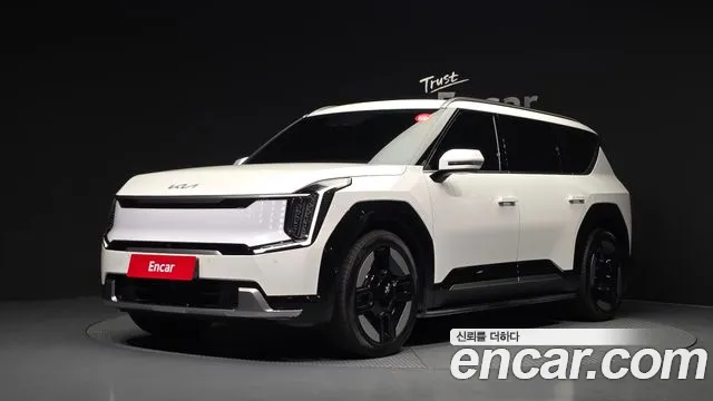 Kia EV9 Long Range 4WD — photo 1 of 30