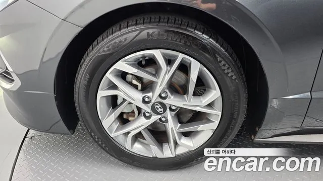 Hyundai Sonata 2.0 — photo 1 of 20