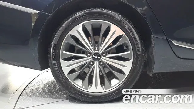 Kia K8 Signature — photo 1 of 33