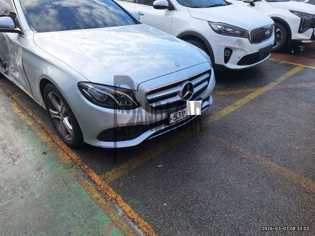 2017 Mercedes-Benz E200, photograph 4