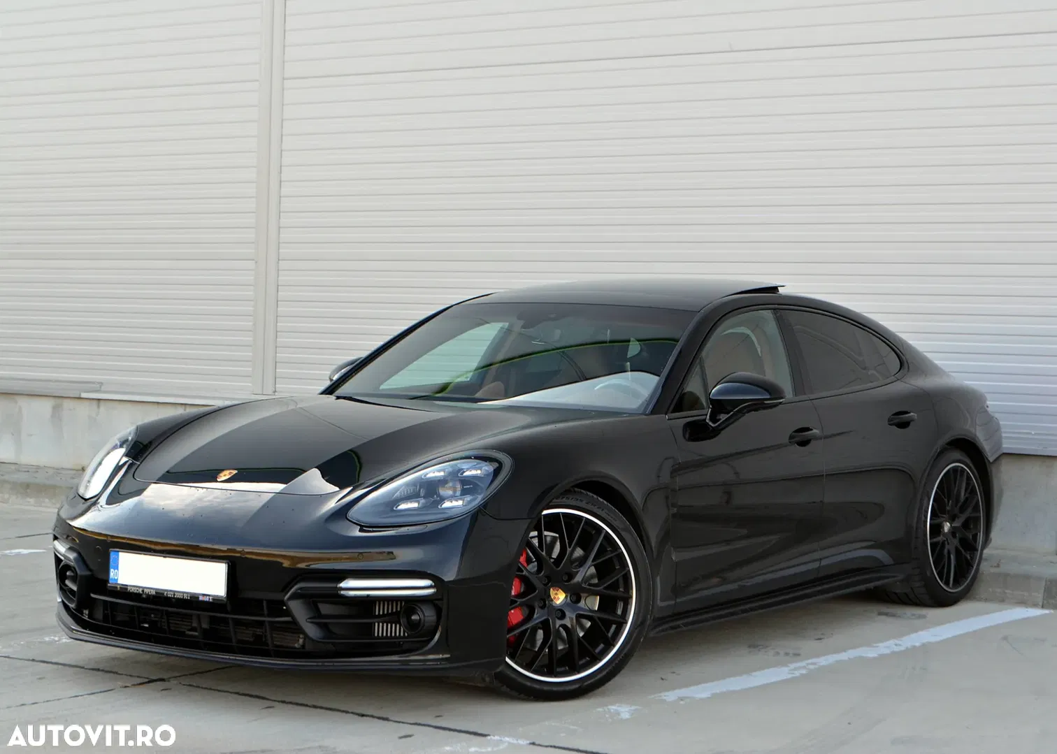 2019 Porsche Panamera GTS, photograph 1