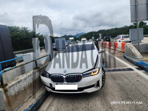 2023 BMW 520i, photograph 1