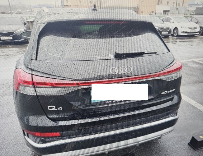 2023 Audi Q4 40 e-tron, photograph 1