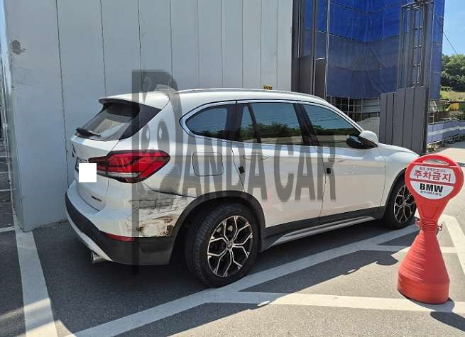 2022 BMW X1 xDrive20i, photograph 3