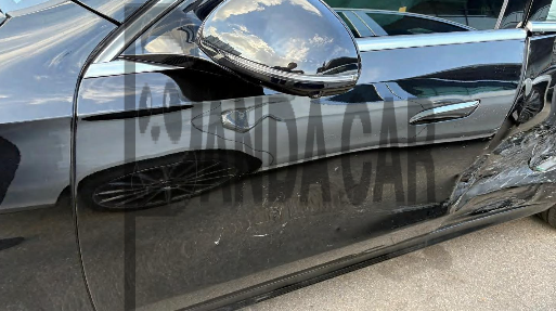 2025 Mercedes-Benz E 200, photograph 2