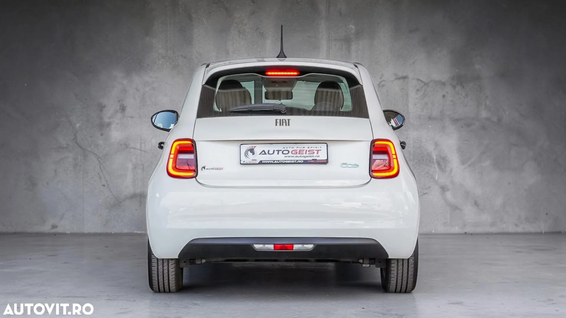 2021 Fiat 500E Action, photograph 5