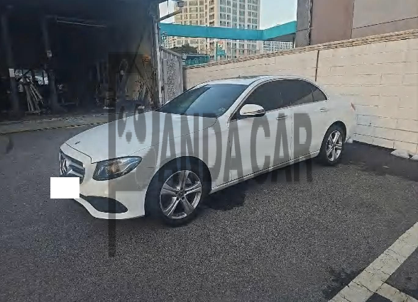 2018 Mercedes-Benz E220 d, photograph 2