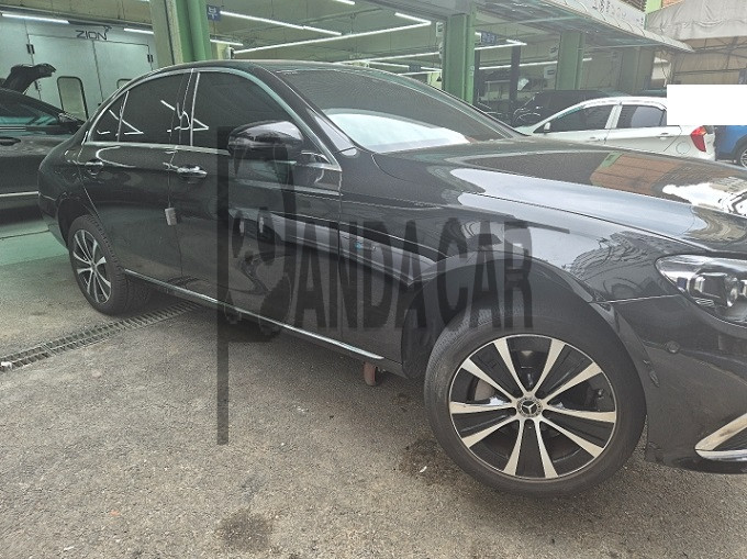 2021 Mercedes-Benz E300 e 4MATIC, photograph 8