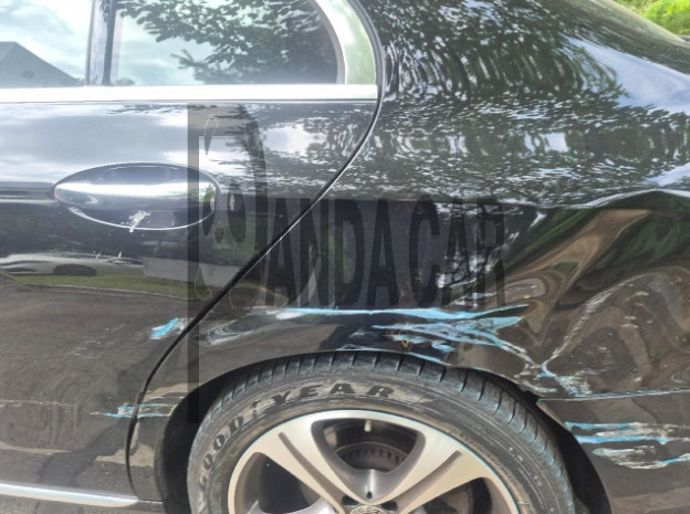 2019 Mercedes-Benz E300, photograph 3
