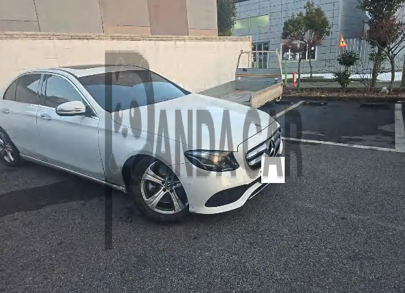 2018 Mercedes-Benz E220 d, photograph 3