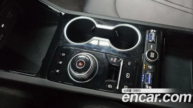Kia K5 2.0 — photo 1 of 30