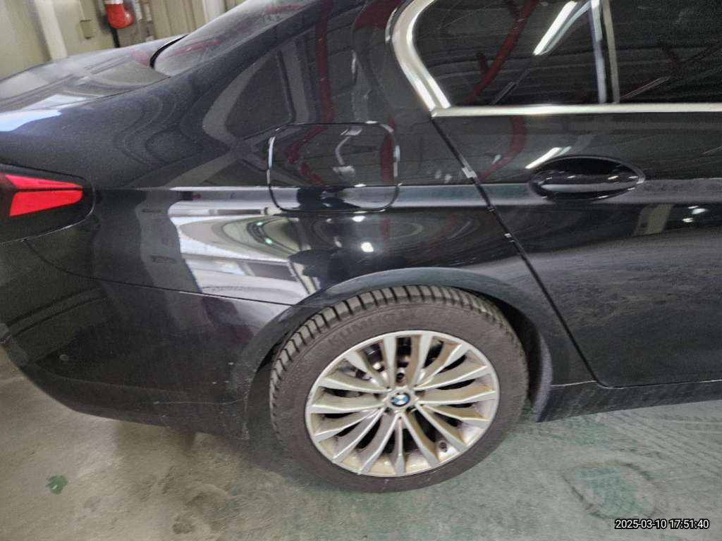 2022 BMW 520i, photograph 2