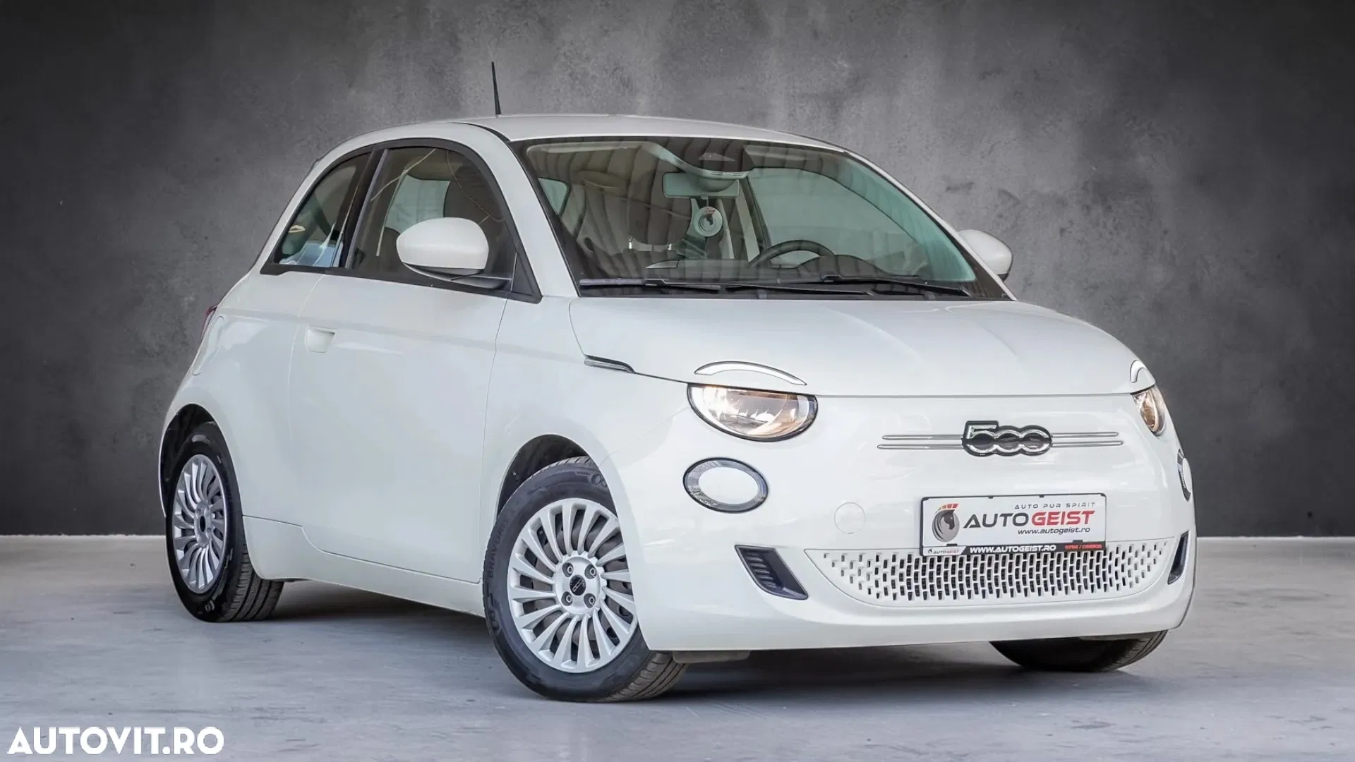 2021 Fiat 500E Action, photograph 8
