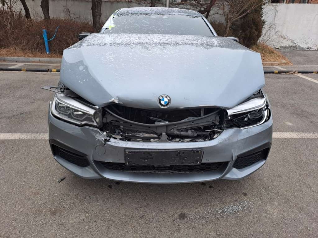 2017 BMW 530i xDrive, photograph 1