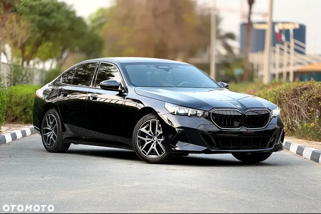 2023 BMW Seria 5, photograph 4