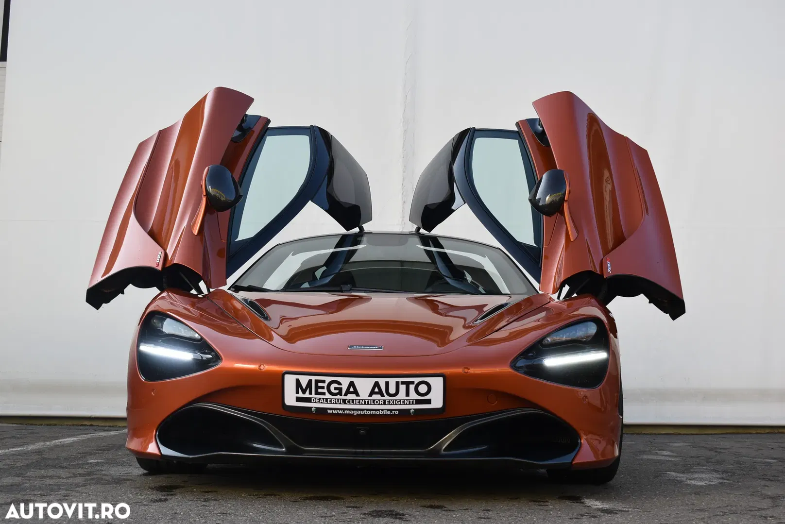 2017 McLaren 720S, photograph 1