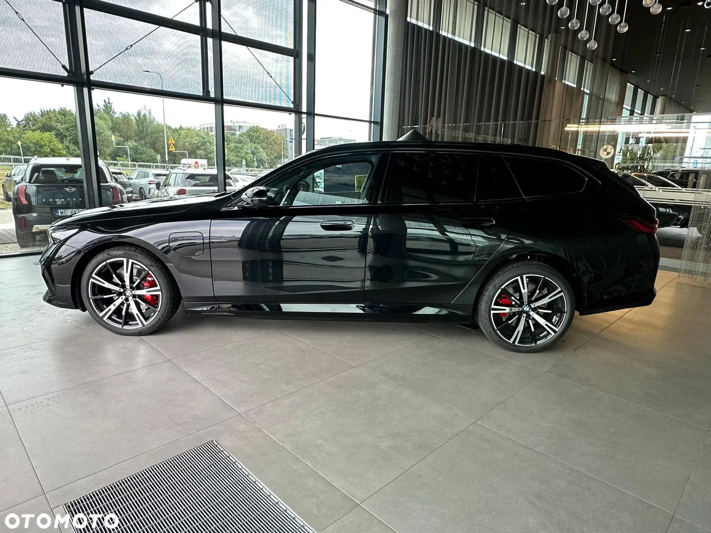 2025 BMW Seria 5 530e xDrive PHEV M Sport, photograph 3