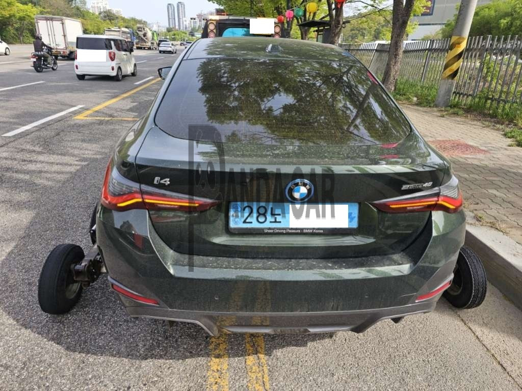 2022 BMW i4 eDrive40, photograph 1
