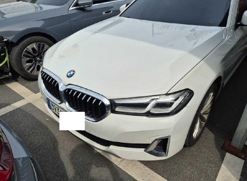 2021 BMW 523d, photograph 1