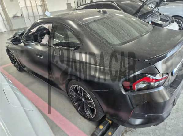 2025 BMW M240i xDrive Coupe, photograph 3