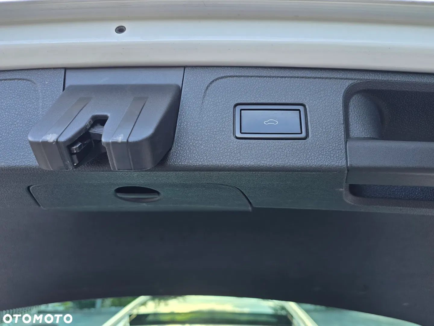 2017 Volkswagen Passat Alltrack, photograph 8