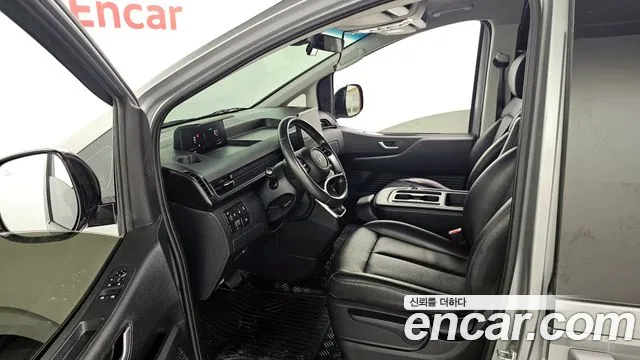 Hyundai Staria Cargo 3-Seater — photo 1 of 31