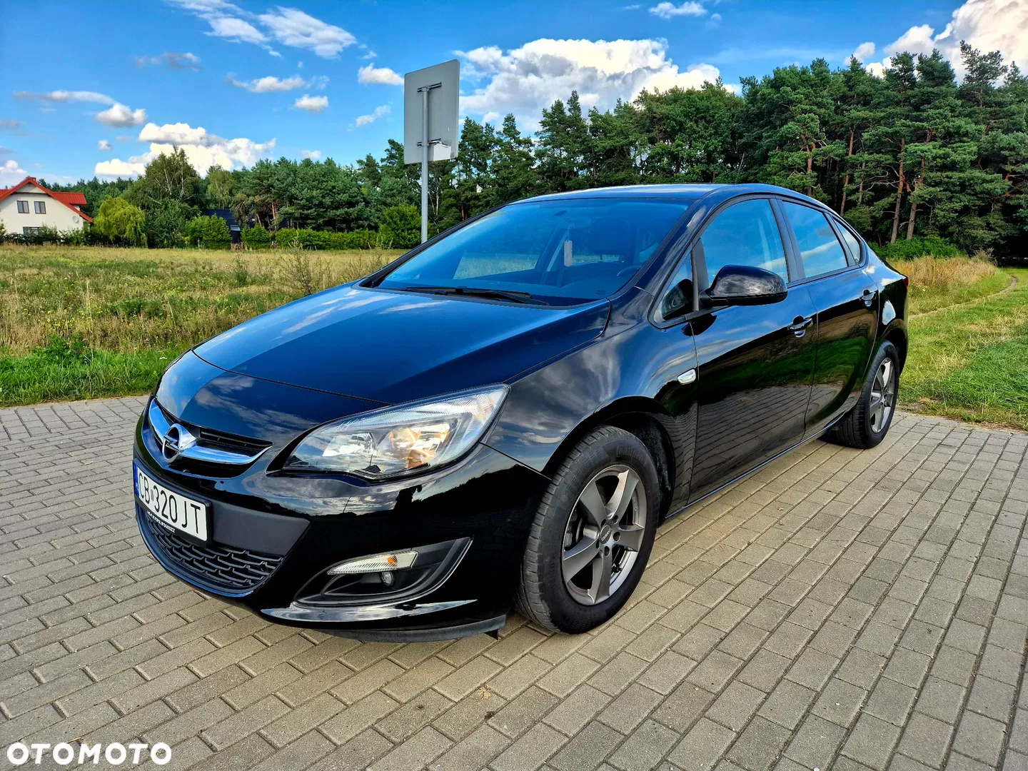 2018 Opel Astra 1.4 T Active EU6, photograph 1