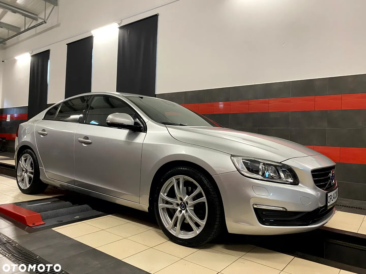 2017 Volvo S60 D4 Drive-E R-Design Momentum, photograph 5