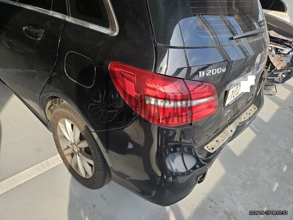 2017 Mercedes-Benz B200 d, photograph 2