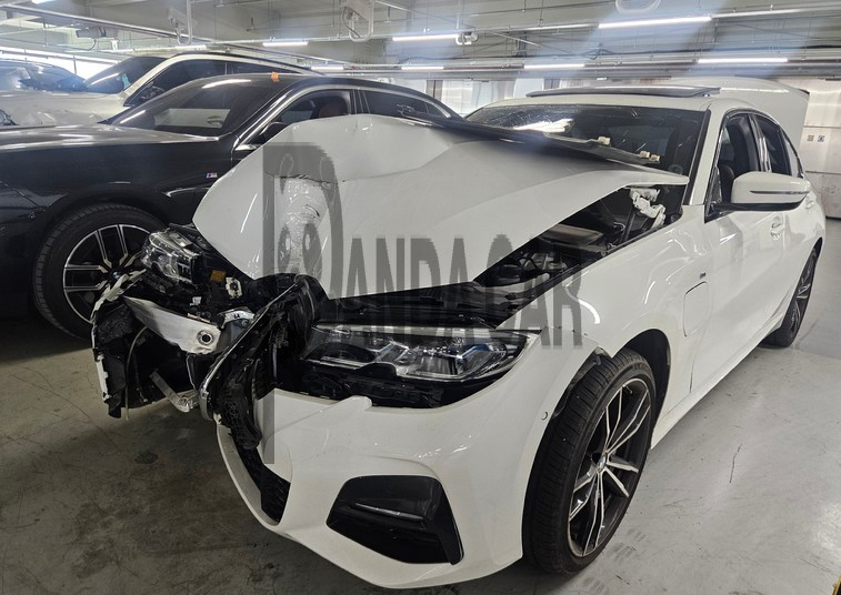 2020 BMW 330e, photograph 5