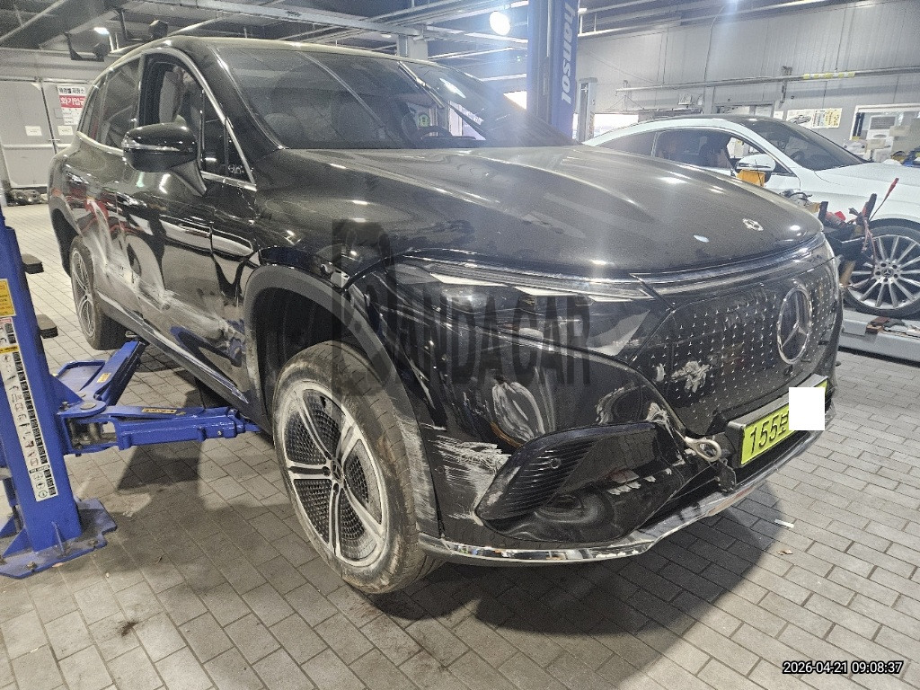 2023 Mercedes-Benz EQS450 4MATIC SUV, photograph 4
