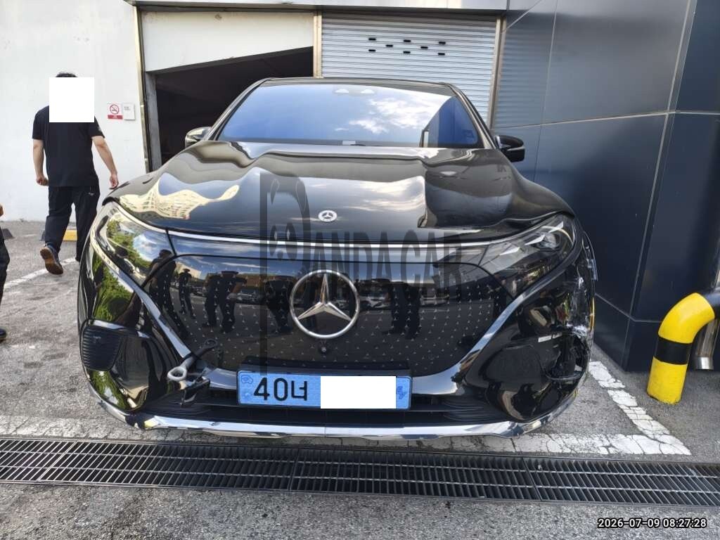 2023 Mercedes-Benz EQS450 4MATIC SUV, photograph 1