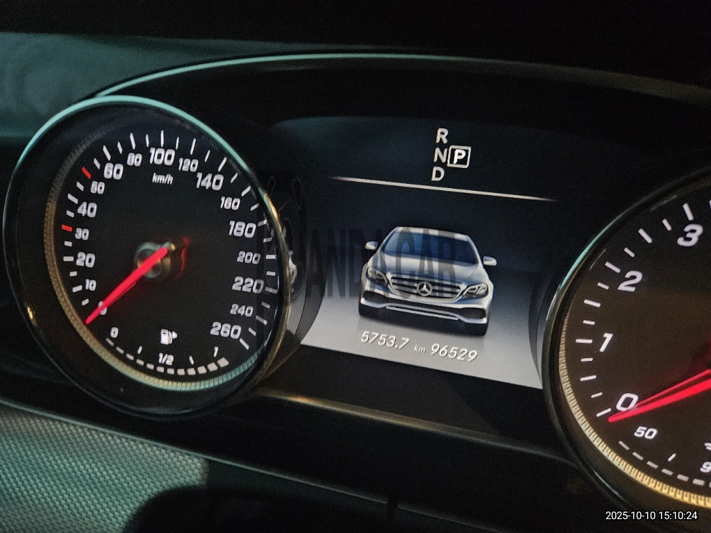 2019 Mercedes-Benz E300, photograph 5