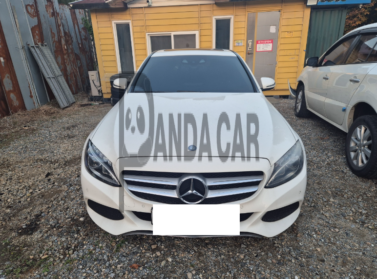 2017 Mercedes-Benz C200, photograph 1
