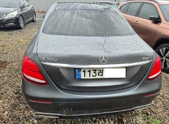 2017 Mercedes-Benz E300 4Matic, photograph 1