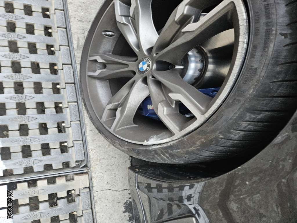 2021 BMW M550i xDrive, photograph 5