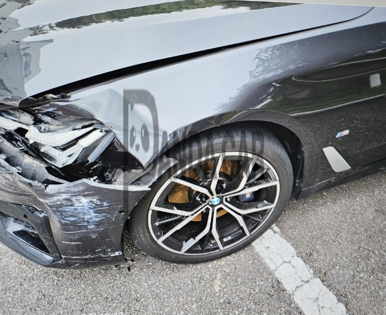 2021 BMW 530i xDrive, photograph 3