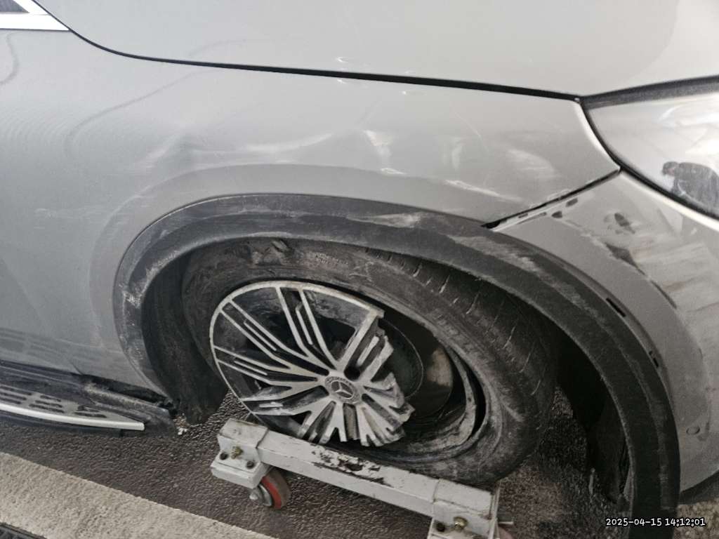 2023 Mercedes-Benz EQE500 4MATIC SUV, photograph 3