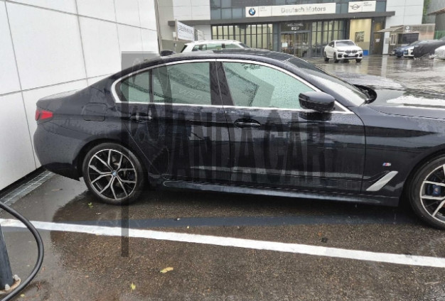 2023 BMW 530i xDrive, photograph 4