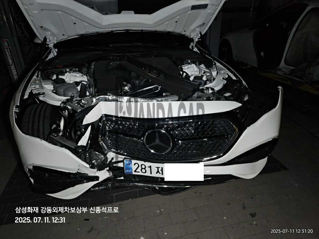 2025 Mercedes-Benz E 300 4MATIC, photograph 5