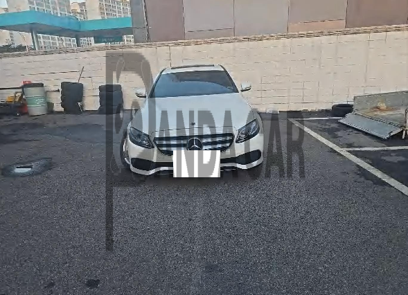 2018 Mercedes-Benz E220 d, photograph 1