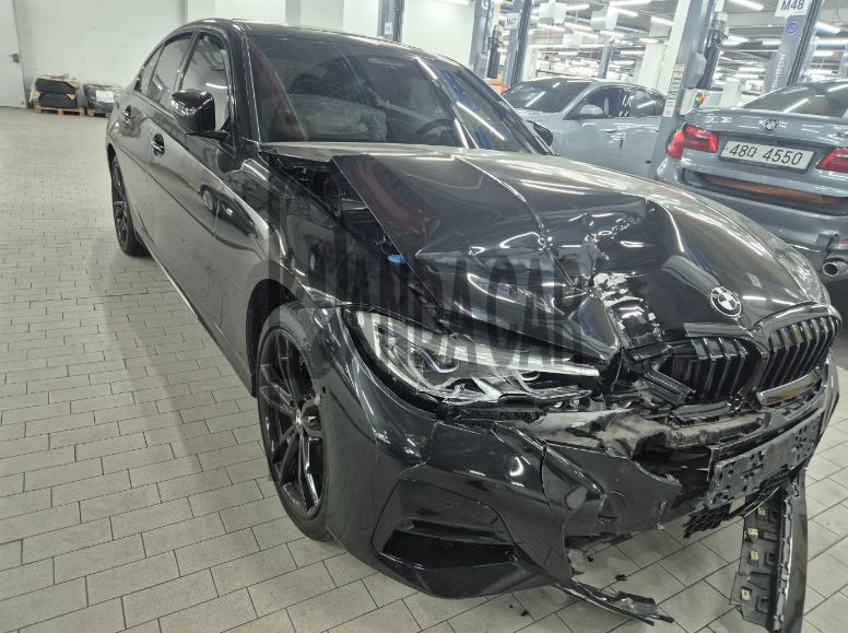 2021 BMW 330e, photograph 3