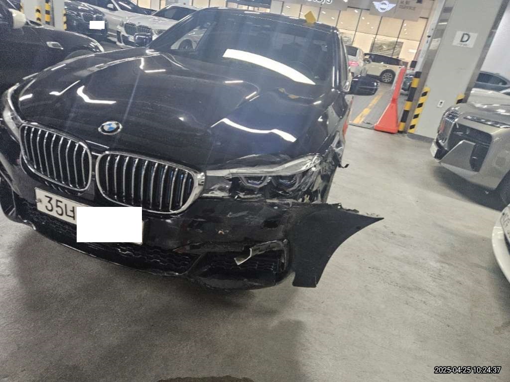 2017 BMW 740e iPerformance, photograph 2