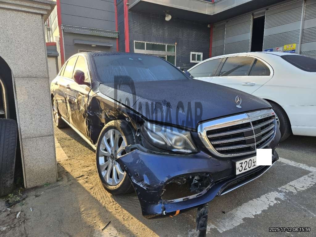 2020 Mercedes-Benz E 300 4MATIC, photograph 3